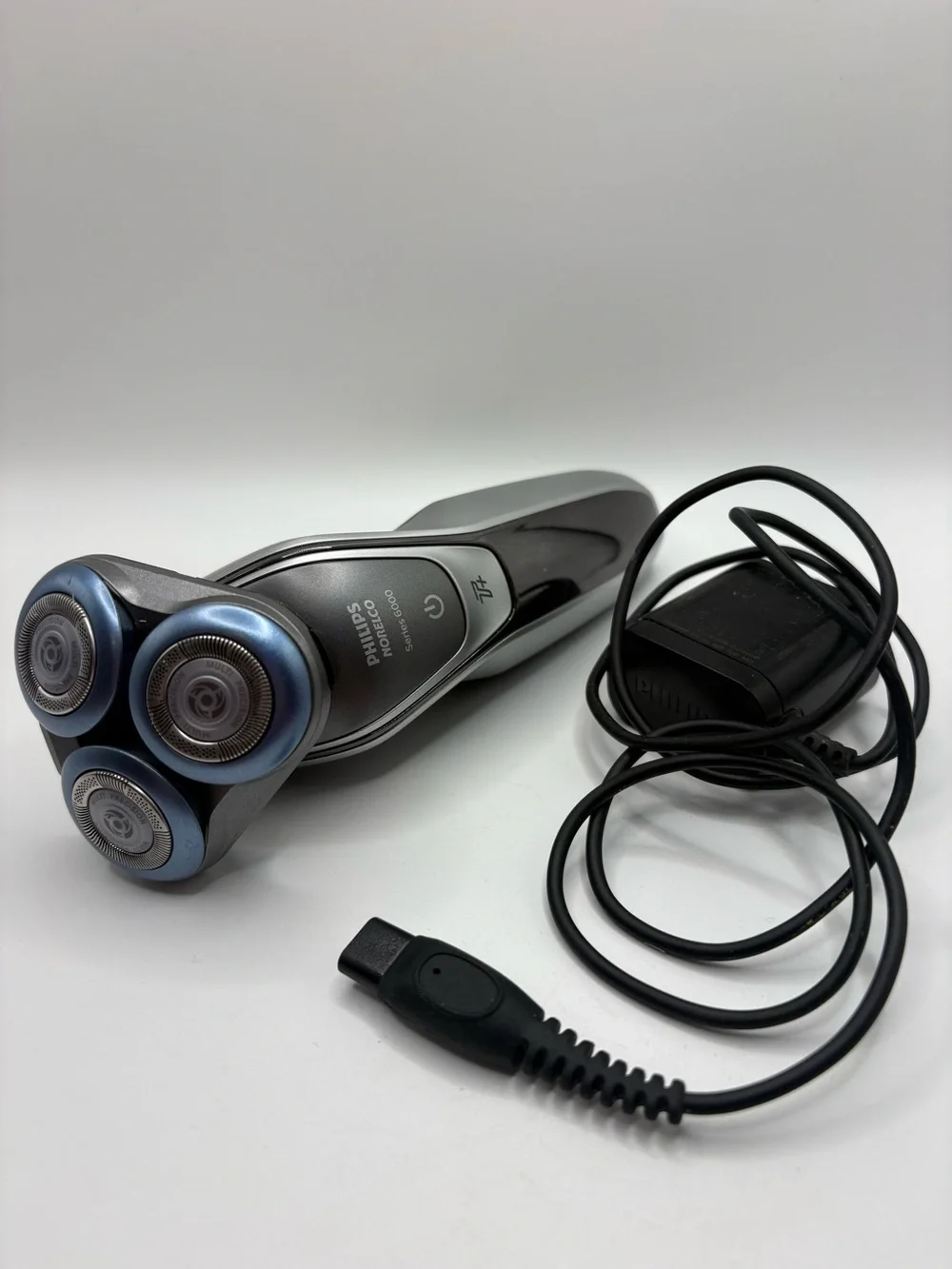 Philips Norelco Series 6000 Wet Dry Electric Shaver MultiPrecision w/ Charger